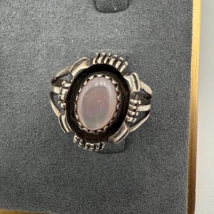 Vintage Navajo sterling silver mother of pearl ring size 6