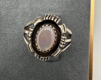 Vintage Navajo sterling silver mother of pearl ring size 6Vintage