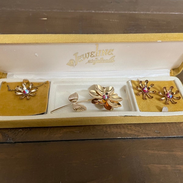 Vintage Red Flower Necklace Etsy UK