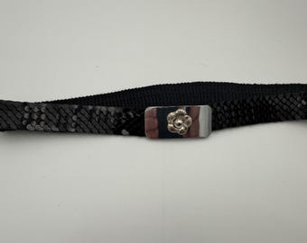 Vintage 1980s NOS Thin Gold Stretch Belt With Metal Flower  display picture 3