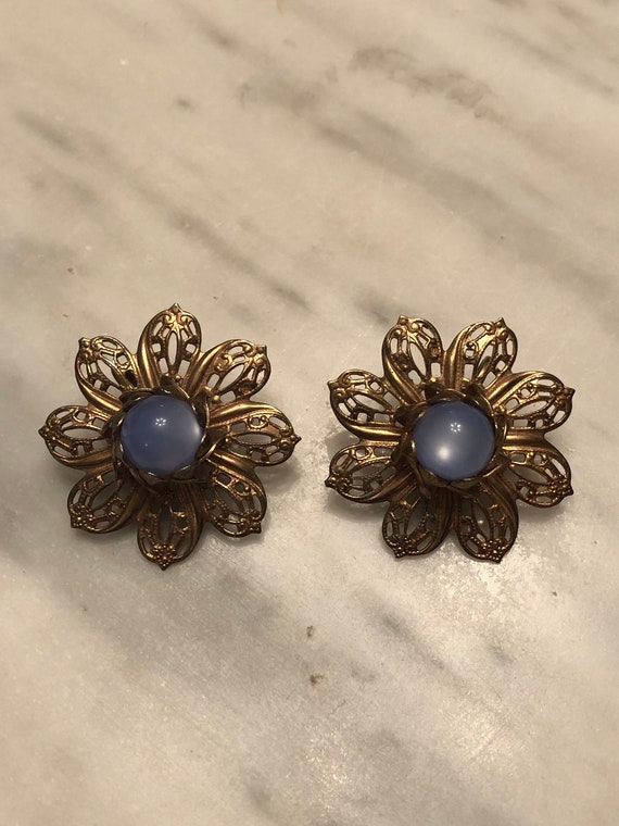 Vintage gold tone filigree moonstone flower earrin