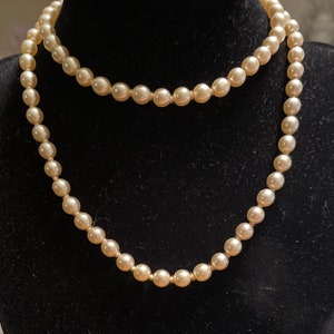 Vintage hand knotted faux glass pearl beaded necklace