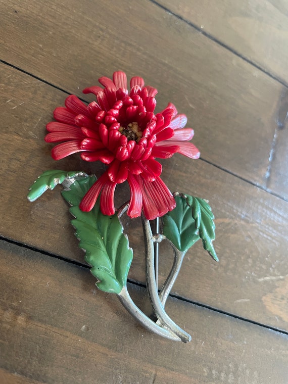 Vintage enamel flower brooch with red plastic flo… - image 5