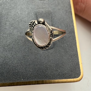 Vintage Navajo sterling silver mother of pearl ring size 6