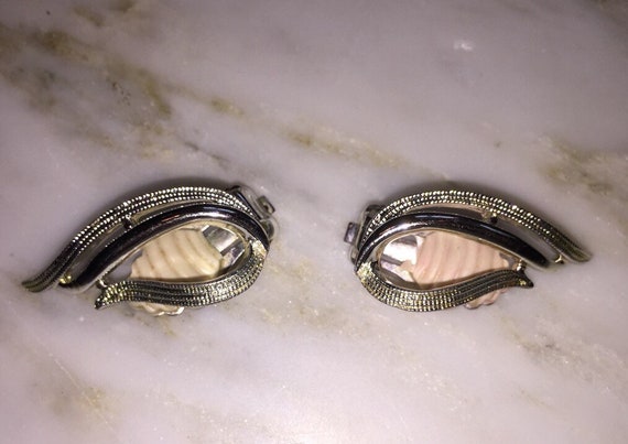Vintage sarah coventry silver tone earrings - image 1