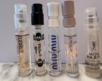 Set of 15 mini perfume samples of varying scents and designers