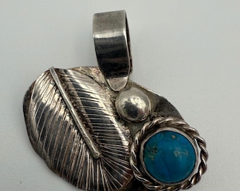 Wisiorek z turkusem i piórem w stylu vintage Navajo ze srebra próby 925 z podpisem