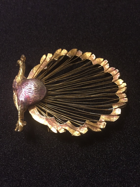 Vintage gold tone wire peacock brooch