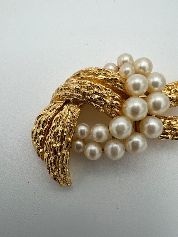 Vintage crown Trifari textured gold and faux pear… - image 3