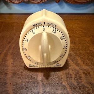 Mid Century Robertshaw Lux off white Kitchen Timer: Working Minute Minder, USA Made. Good working condition with no cosmetic defects!