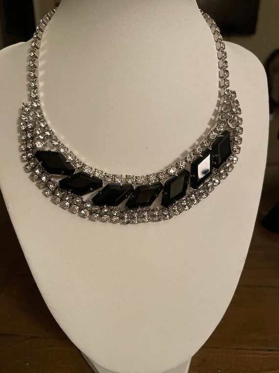 Gorgeous vintage black and clear rhinestone neckla