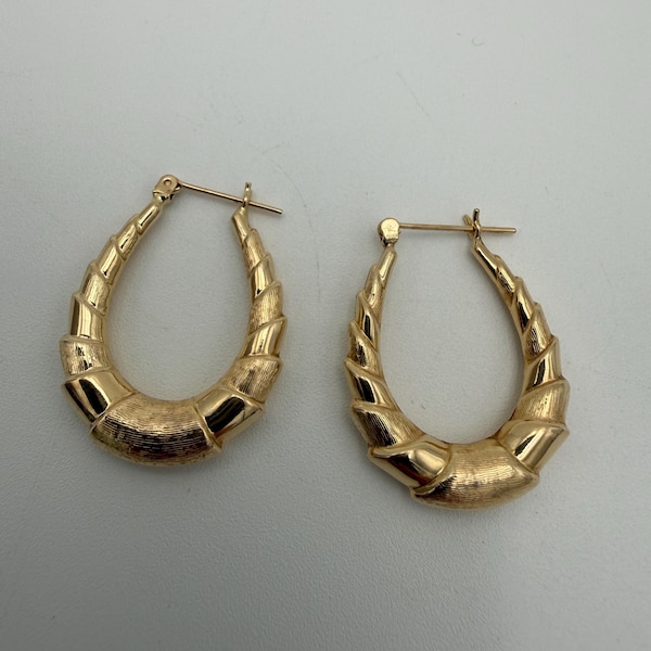 Vintage 14k gold textured hoop pierced earrings 2.8 grams
