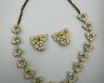Vintage witte emaille ketting en oorbellen set met strass bloemen en bloemen
