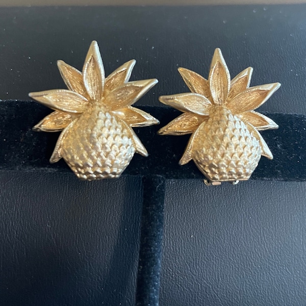 Vintage Florenza gold tone pineapple shaped earrings