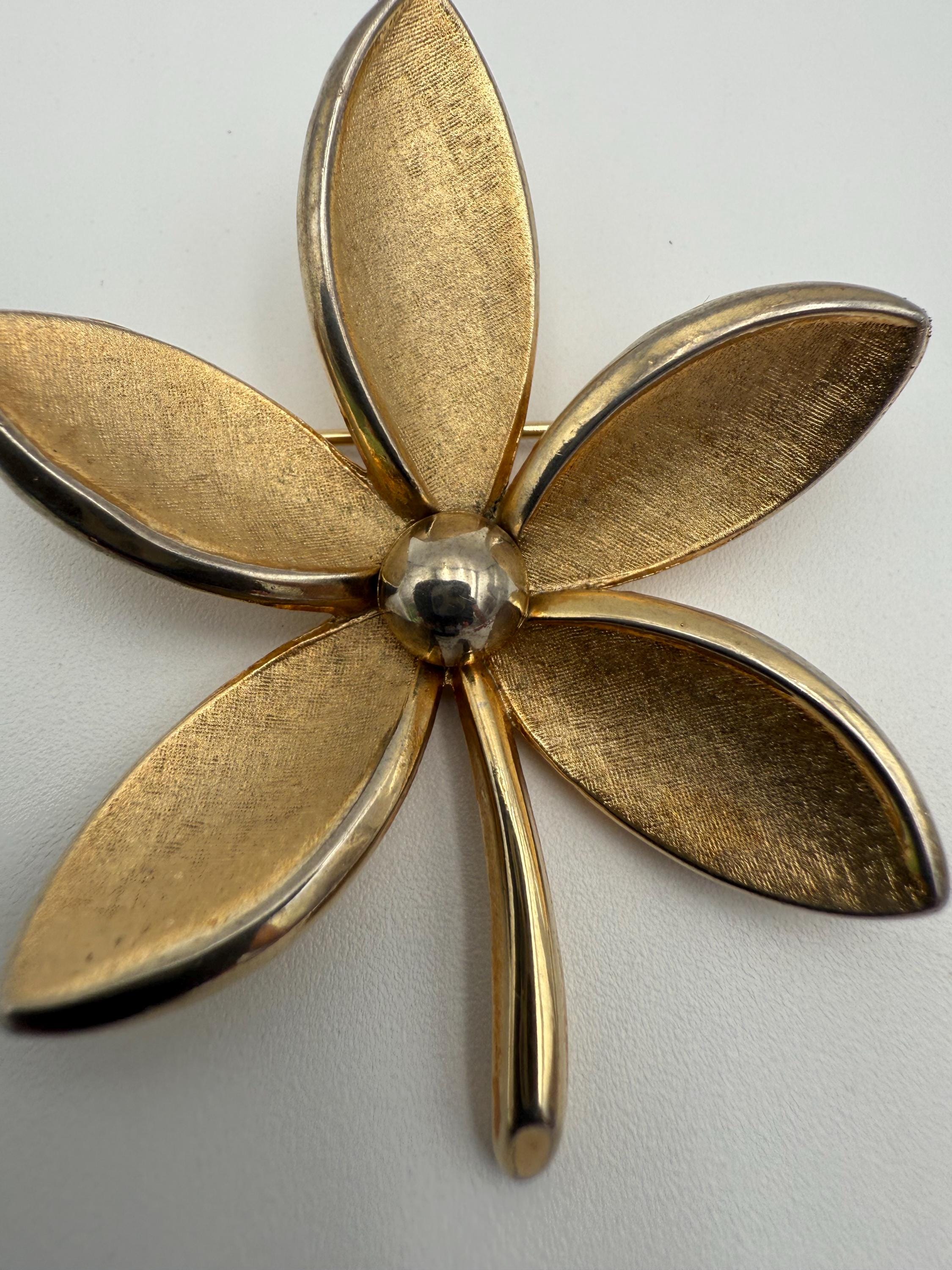 ヴィンテージ トリファリ ゴールドトーン フラワーブローチ - Etsy 日本