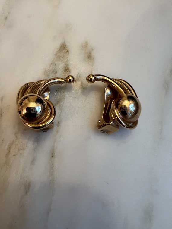 Vintage gold tone signed Alice earrings