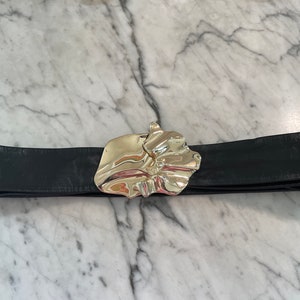 Vintage 90s REVCOR Modernist Textured Gold Clasp Black Leather Waist Belt Large Vintage 80s Revcor Black Leather Belt: Gold Teardrop Buckle  main image 2