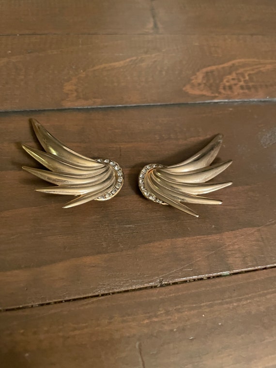 Vintage gold tone wing rhinestone shoe clips - image 1