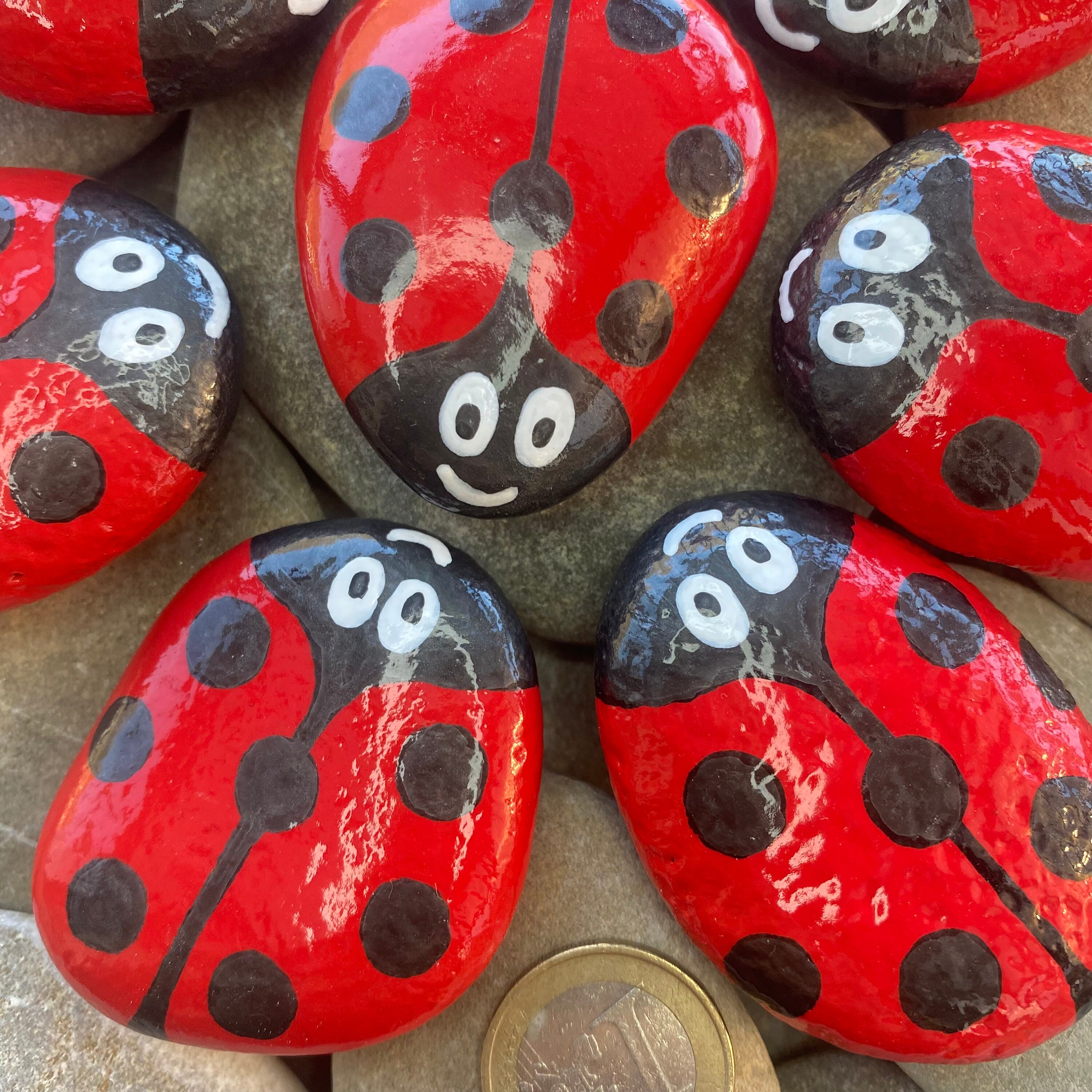 Bemalte Steine Glückskäfer 1, Marienkäfer, handbemalt, Acryl auf Stein
