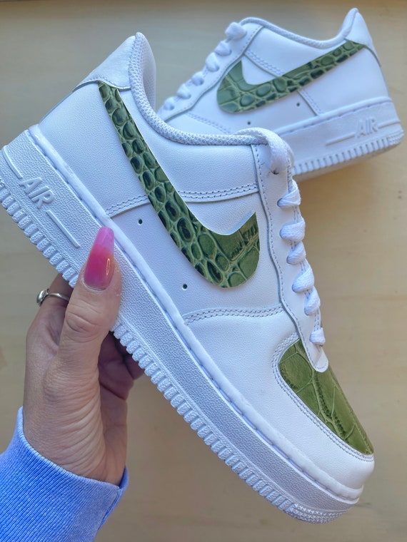 Impresión de cocodrilo personalizada Nike Air Force 1s | Etsy España