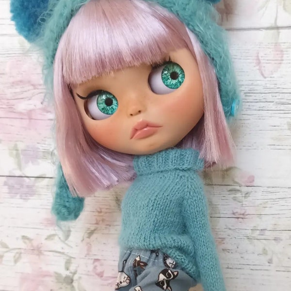 Turquoise sweater for Blythe. Knitted sweater for Blythe. Blythe outfit. Blythe clothes.