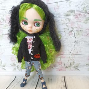 Tenue d&#39;Halloween pour Blythe. Cardigan avec citrouille pour Blythe. Bonnet lapin pour Blythe. Vêtements Blythe.
