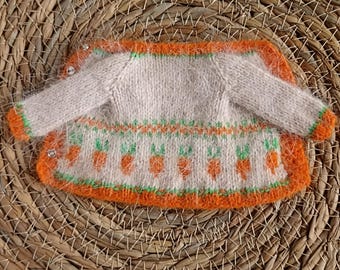 Cárdigan con zanahorias para Blythe. Ropa para Blythe. Conjunto para Blythe.