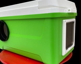 Insulated Outdoor Cat Shelter: Dual Door Feral Cat House with Straw