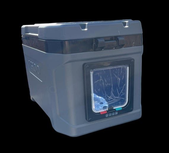 Insulated Outdoor Cat Shelter: Eco-Friendly Feral Cat House
