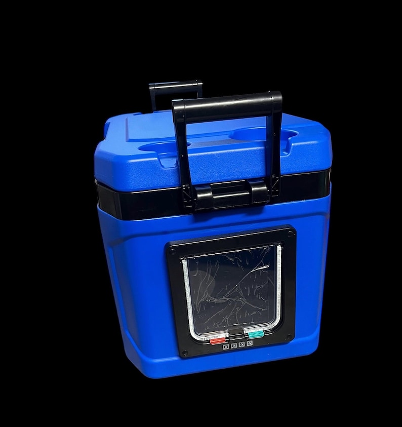Insulated Outdoor Cat Shelter: Eco-Friendly Feral Cat House Blue/black