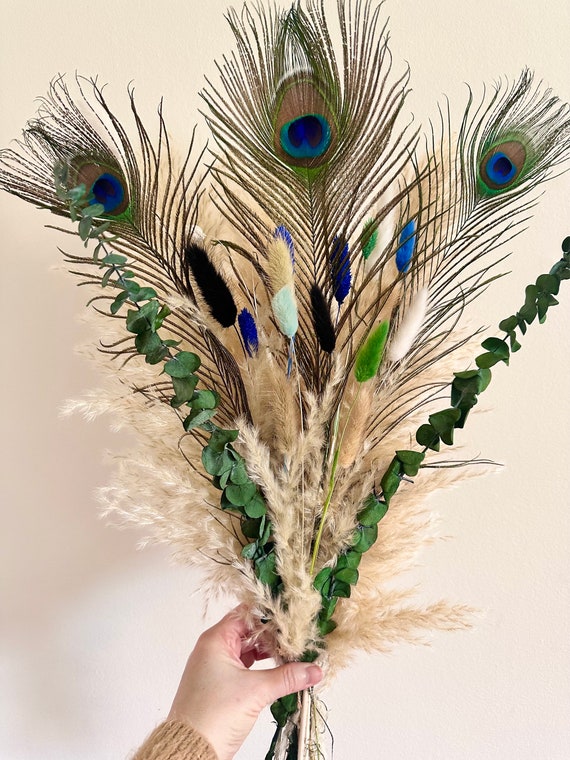 Peacock Feathers Vase Arrangement  Peacock feathers, Dried flowers, Feather