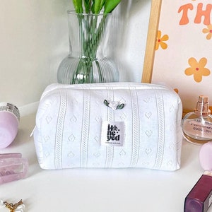 Minimal Makeup Bag, Cosmetic Bag, Aesthetic Cosmetic Bag, Large Capacity Toiletry Bag, Travel Bag, Gifts for Her, Minimal Gifts