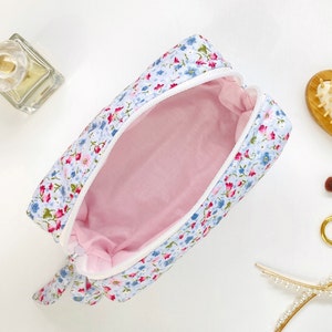 Floral Makeup Bag, Cosmetic Bag, Quilted Makeup Bag, , Beauty Pouch, Travel Bag, Toiletry Bag Women, Gifts for Her