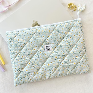 Daisy Laptop Sleeve: Quilted Cotton Floral Computer Case