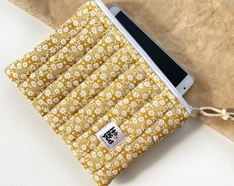 Kindle Paperwhite Sleeve, Floral Quilted E-Reader Cover, Kindle Sleeve, Floral Kindle Case, Kindle Oasis Case, Zipper Pouch, Book Lover Gift