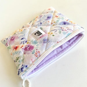Lilac Kindle Sleeve, Purple Kindle Paperwhite Case, E-reader Sleeve, Kindle Case, Book Lover Gift, Quilted Kindle Sleeve, Gifts for Her