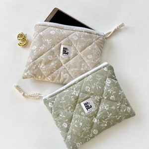 Kindle Paperwhite Sleeve, Green and Beige Quilted E-Reader Cover, Kindle Sleeve, Floral Kindle Case, Kindle Oasis Case, Book Lover Gift