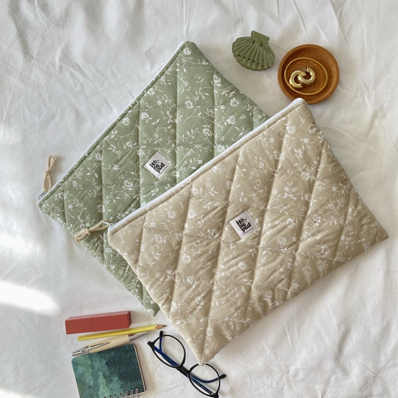 laptop sleeve, gift for her, womens gift, green laptop bag, floral laptop bag, laptop sleeve, beige laptop flat pouch, Cute Laptop Sleeve, Floral Laptop Sleeve, cute laptop bag, Notebook Bag, Quilted Laptop Bag, Macbook bag  13 inch, green laptop bag