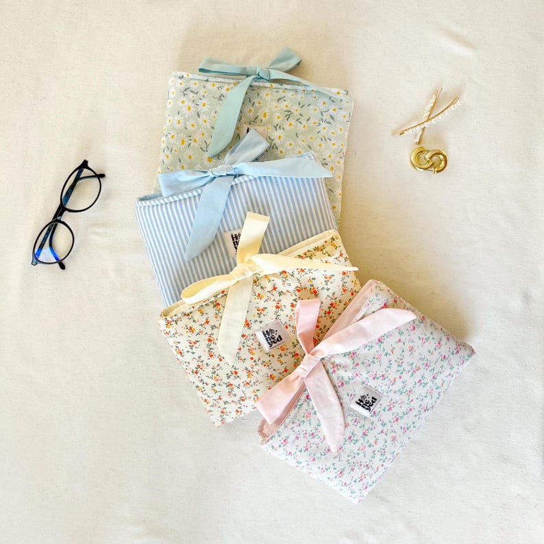 bow kindle sleeve, bow kindle pouch, ,Coquette kindle Sleeve, Floral kindle Sleeve, Kindle cover, paperwhite sleeve, aesthetic kindle signature sleeve, kobo libra sleeve, gifts for her, gifts for mom, gifts for daughter, kindle accessories