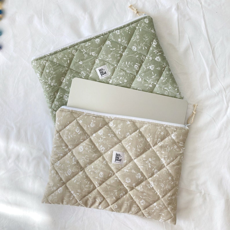 laptop sleeve, gift for her, womens gift, green laptop bag, floral laptop bag, laptop sleeve, beige laptop flat pouch, Cute Laptop Sleeve, Floral Laptop Sleeve, cute laptop bag, Notebook Bag, Quilted Laptop Bag, Macbook bag  13 inch, green laptop bag