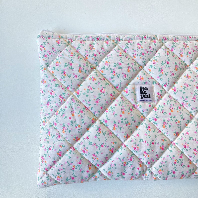 gift for her, womens gift, pink laptop bag, floral laptop bag, laptop sleeve, laptop flat pouch, Cute Laptop Sleeve, Floral Laptop Sleeve, cute laptop bag, Notebook Bag, Quilted Laptop Bag, Macbook bag  13 inch,14 inch, 15 inch laptop bag