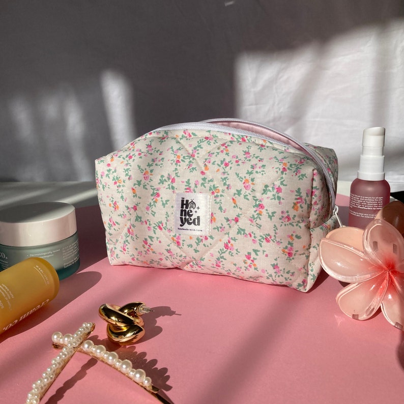 aesthetic makeup bag, beauty pouch, quilted cosmetic bag,cute toiletry bag, zipper pouch, aesthetic bag,gift for bestfriend, cute case for makeup, mother's day gift, pink makeup bag, travel bag, floral makeup bag, cosmetic bag, cosmetic organizer