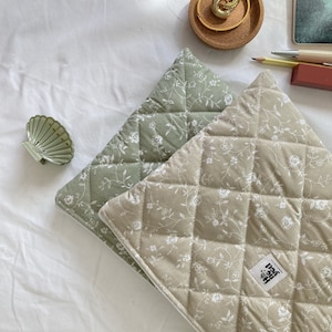 laptop sleeve, gift for her, womens gift, green laptop bag, floral laptop bag, laptop sleeve, beige laptop flat pouch, Cute Laptop Sleeve, Floral Laptop Sleeve, cute laptop bag, Notebook Bag, Quilted Laptop Bag, Macbook bag  13 inch, green laptop bag