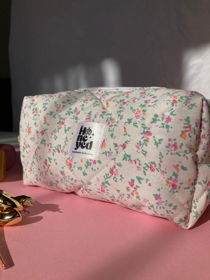 aesthetic makeup bag, beauty pouch, quilted cosmetic bag,cute toiletry bag, zipper pouch, aesthetic bag,gift for bestfriend, cute case for makeup, mother's day gift, pink makeup bag, travel bag, floral makeup bag, cosmetic bag, cosmetic organizer