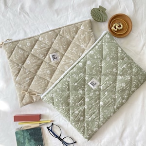 laptop sleeve, gift for her, womens gift, green laptop bag, floral laptop bag, laptop sleeve, beige laptop flat pouch, Cute Laptop Sleeve, Floral Laptop Sleeve, cute laptop bag, Notebook Bag, Quilted Laptop Bag, Macbook bag  13 inch, green laptop bag