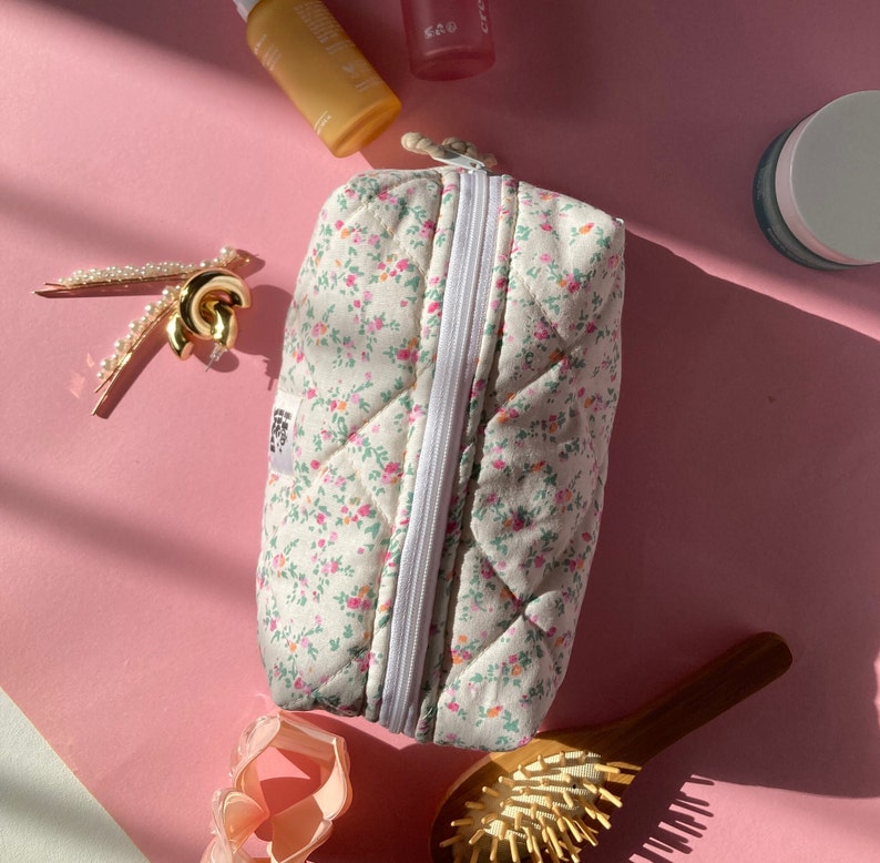 aesthetic makeup bag, beauty pouch, quilted cosmetic bag,cute toiletry bag, zipper pouch, aesthetic bag,gift for bestfriend, cute case for makeup, mother's day gift, pink makeup bag, travel bag, floral makeup bag, cosmetic bag, cosmetic organizer