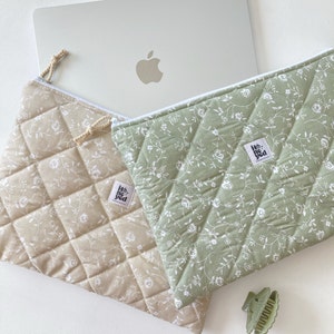 laptop sleeve, gift for her, womens gift, green laptop bag, floral laptop bag, laptop sleeve, beige laptop flat pouch, Cute Laptop Sleeve, Floral Laptop Sleeve, cute laptop bag, Notebook Bag, Quilted Laptop Bag, Macbook bag  13 inch, green laptop bag