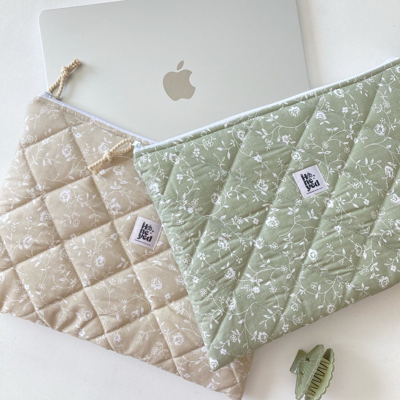 laptop sleeve, gift for her, womens gift, green laptop bag, floral laptop bag, laptop sleeve, beige laptop flat pouch, Cute Laptop Sleeve, Floral Laptop Sleeve, cute laptop bag, Notebook Bag, Quilted Laptop Bag, Macbook bag  13 inch, green laptop bag