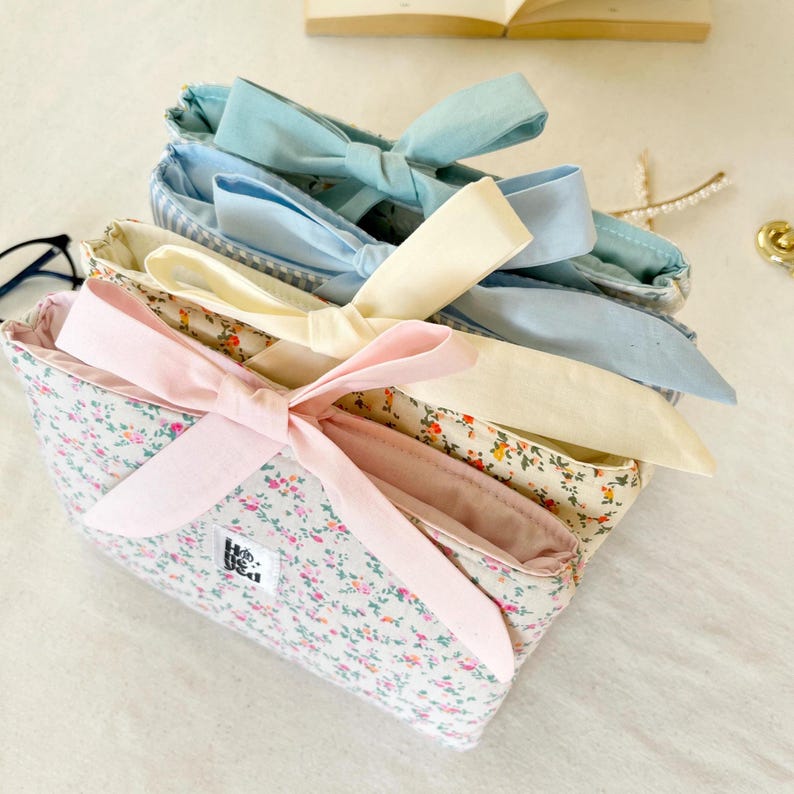 bow kindle sleeve, bow kindle pouch, ,Coquette kindle Sleeve, Floral kindle Sleeve, Kindle cover, paperwhite sleeve, aesthetic kindle signature sleeve, kobo libra sleeve, gifts for her, gifts for mom, gifts for daughter, kindle accessories