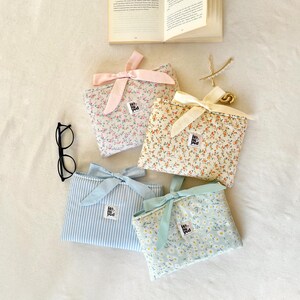 bow kindle sleeve, bow kindle pouch, ,Coquette kindle Sleeve, Floral kindle Sleeve, Kindle cover, paperwhite sleeve, aesthetic kindle signature sleeve, kobo libra sleeve, gifts for her, gifts for mom, gifts for daughter, kindle accessories
